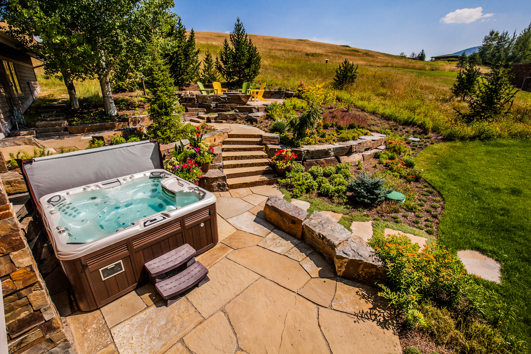 Outdoor Hot Tub Landscaping Ideas: Where To Place It And What To Put ...